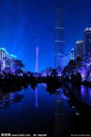 夜幕下的广州塔和广州西塔