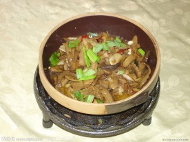 腊肉烟笋钵