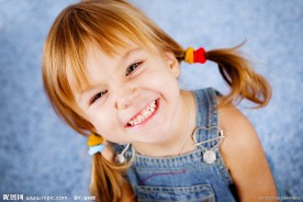 微笑可爱的小女孩