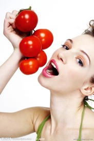 吃西红柿漂亮性感美女