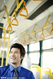 公交车上的商务人物