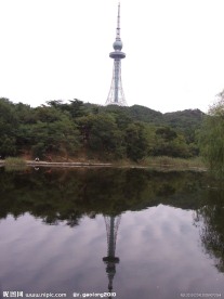 电视塔倒影