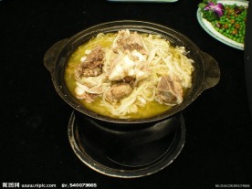 脊骨炖酸菜
