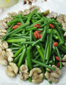 韭菜花炒鲜核桃