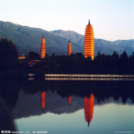 晨曦中的大理三塔