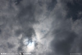 暴雨前的天空