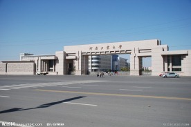 河南工业大学校门