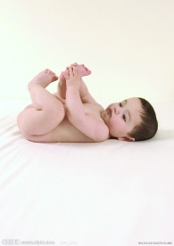 玩耍的可爱婴儿宝宝