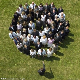 集合成圆形圆点的商务团队