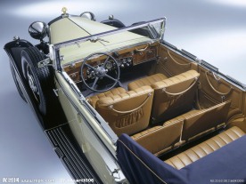 迈巴赫老爷车俯拍