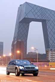 迈巴赫经过CCTV大楼