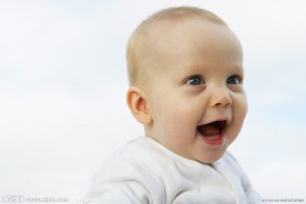 高兴可爱的婴儿宝宝