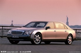 夕阳下的迈巴赫