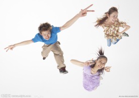 青春活力跳跃的大学生