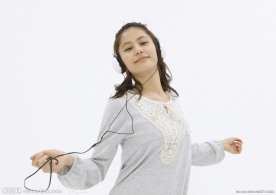 听音乐的女大学生