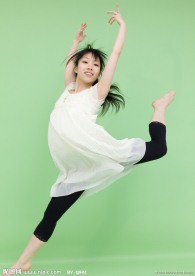 舞蹈的女大学生