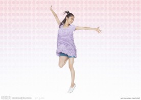 快乐舞蹈的大学生