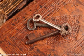 怀旧书封面和钥匙