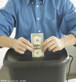 存钱的商务人物