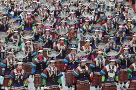 甘囊香上的苗族姑娘