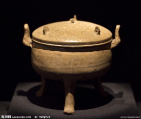 原始瓷青釉水波纹盖鼎