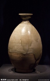 青釉盘口瓶