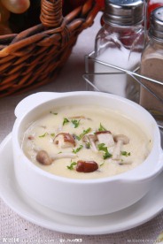 西餐美食奶油蘑菇汤