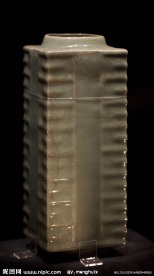 龙泉窑青釉琮式瓶