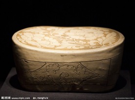 白釉珍珠地划花折枝牡丹纹枕