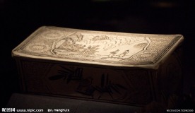 磁州窑白地黑花人物纹枕