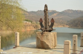 湖边铁锚