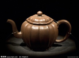 宜兴窑紫砂陈殷尚款菱花式壶