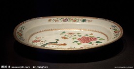 粉彩孔雀牡丹纹托盘