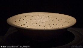 西村窑青白釉褐斑刻划凤纹大碗