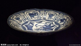 青花开光花鸟纹盘