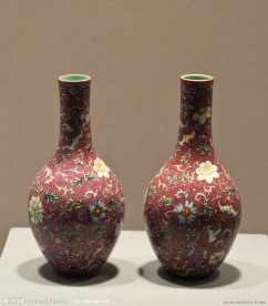 珐琅彩紫地富贵瓶