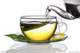 倒了一杯清茶