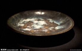 郏县窑黑釉蓝斑三足盘