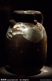 鲁山窑黑釉蓝斑壶