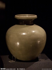 耀州窑青釉盘口瓶