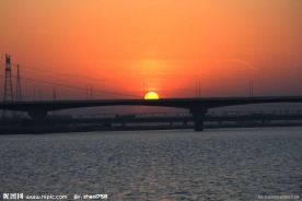 桥上的夕阳