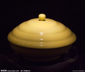 淡黄釉盖盒