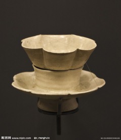 龙泉务窑白瓷盏托