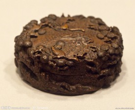 朱小松款竹雕松鼠纹盒