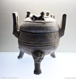 灰陶三牲纽双耳三足鼎