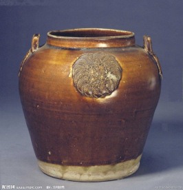 长沙窑褐釉贴花双耳罐