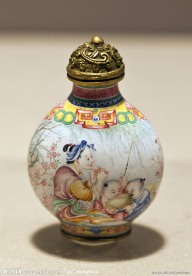 画珐琅人物图鼻烟壶