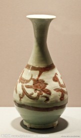 景德镇窑釉里红花卉纹玉壶春瓶