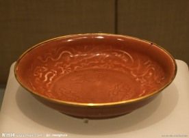 景德镇窑红釉印花龙纹盘