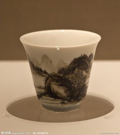白釉墨彩山水杯